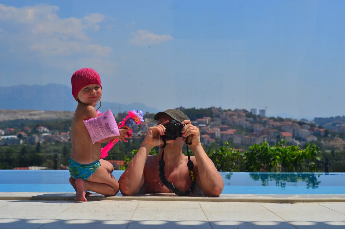 selfie-ja-emmy-aknaklaasilt-2